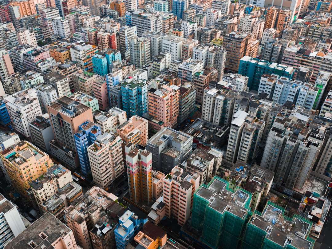 Widok z lotu ptaka budynków miejskich w ciągu dnia puzzle online