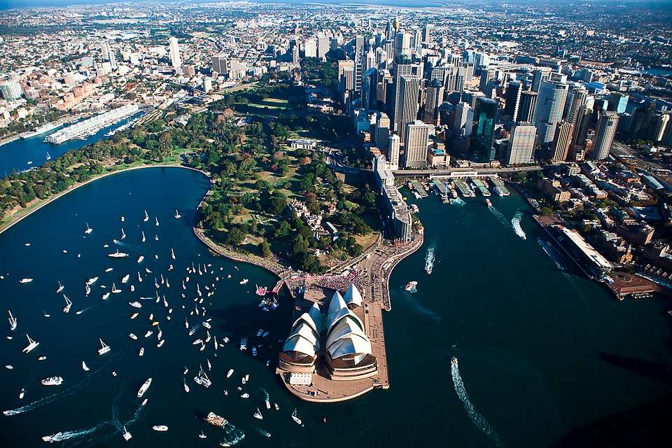 Opera House na przylądku Bennelong Point w Sydney puzzle online