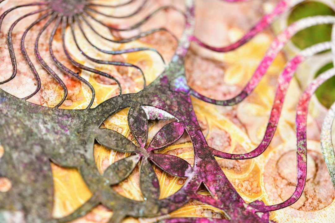 fioletowy i brązowy tekstylny kwiatowy puzzle online