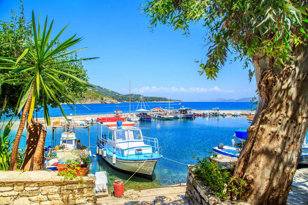 Port Kouloura na wybrzeżu Korfu puzzle online