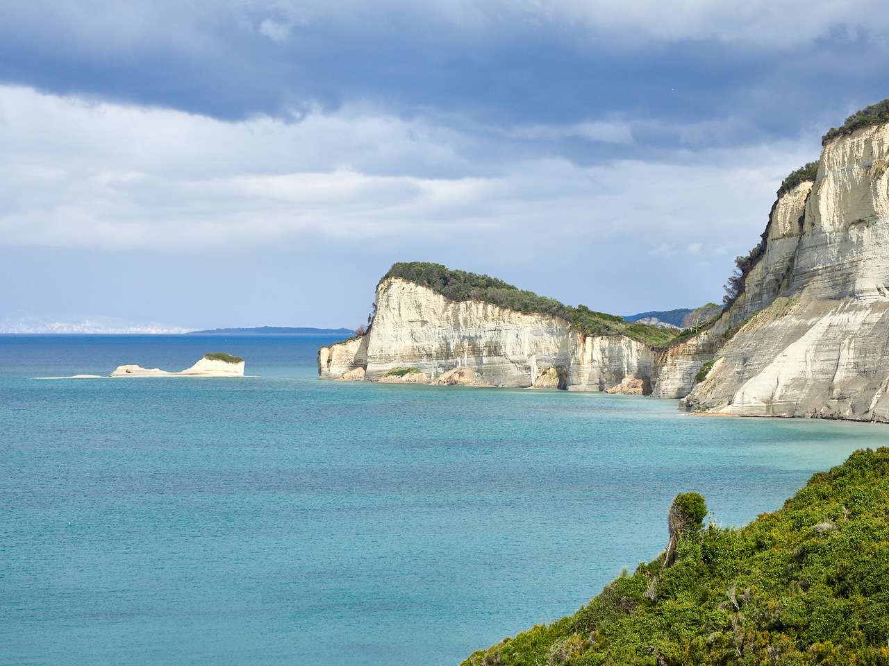 Przylądek Drastis na wybrzeżu wyspy Korfu puzzle online