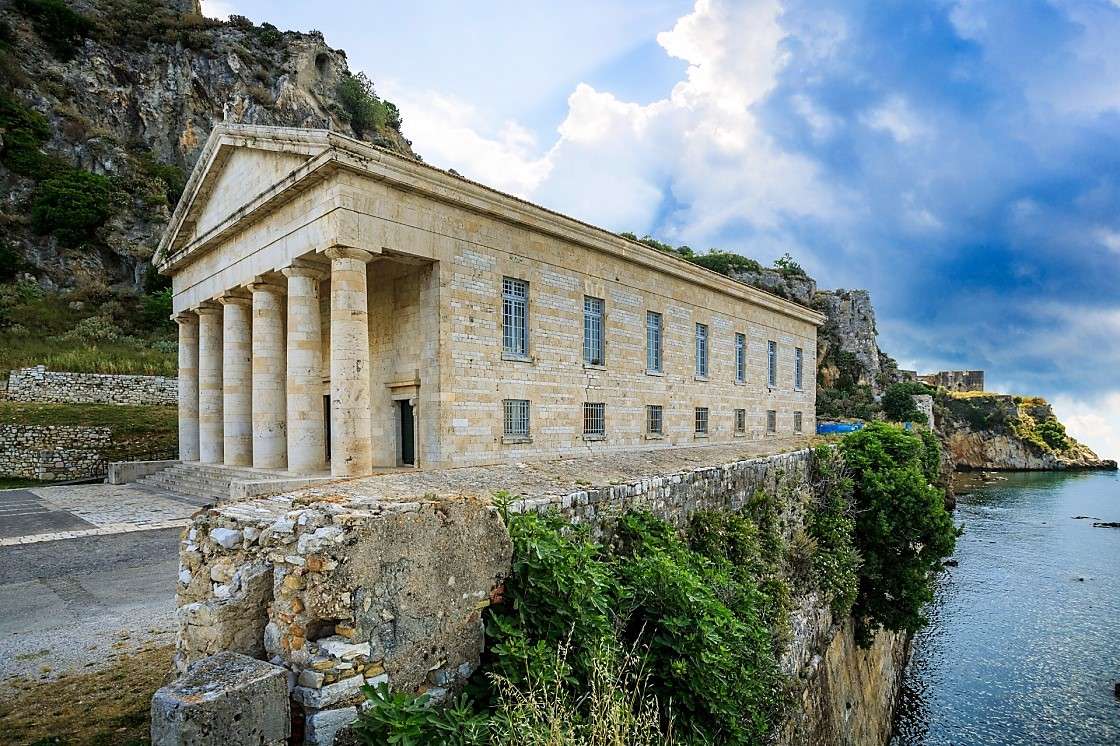 Agios Georgios Antyczna świątynia na wyspie Korfu puzzle online
