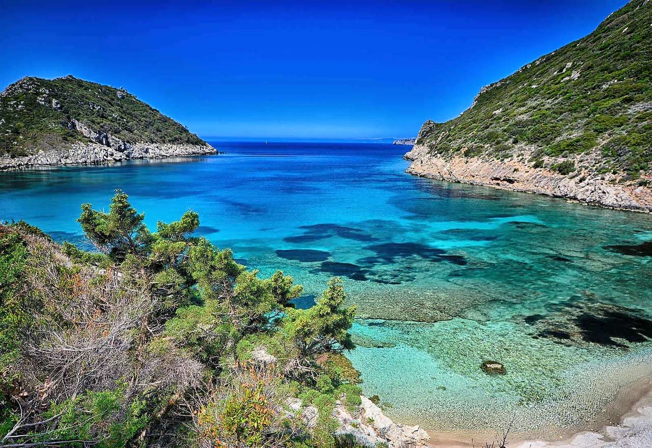 Plaża Afioni na wyspie Korfu puzzle online