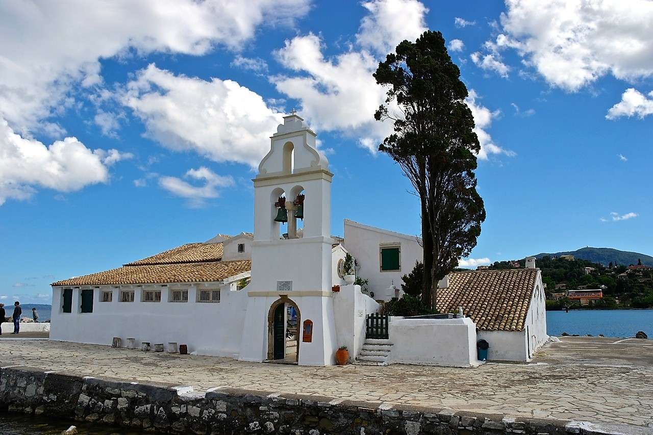 Klasztor wyspa Vlacherna przed Korfu puzzle online