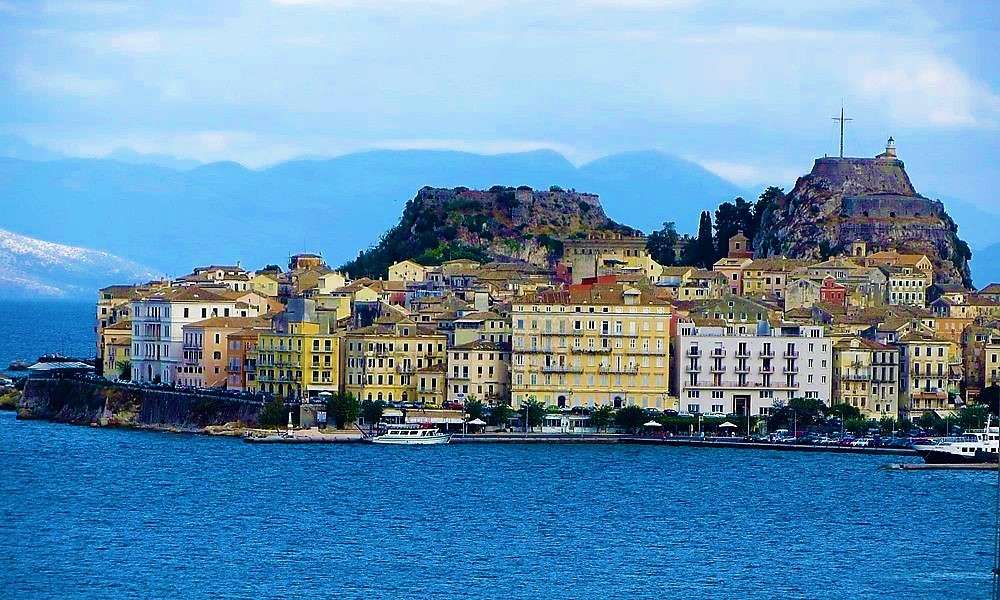 Widok na miasto Korfu ze starym fortem puzzle online