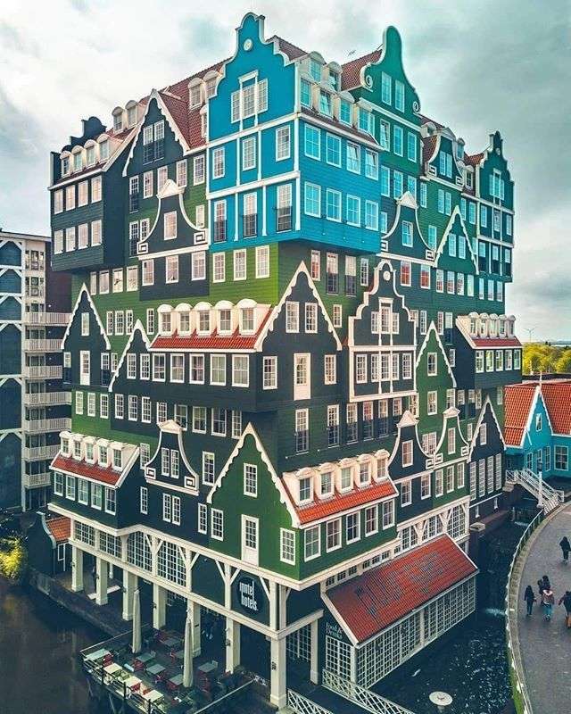 Hotel Inntel Amsterdam puzzle online