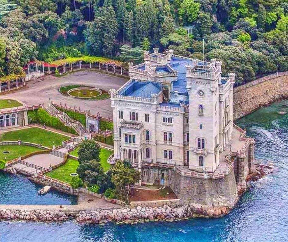 Castello Miramare Triest Włochy puzzle online