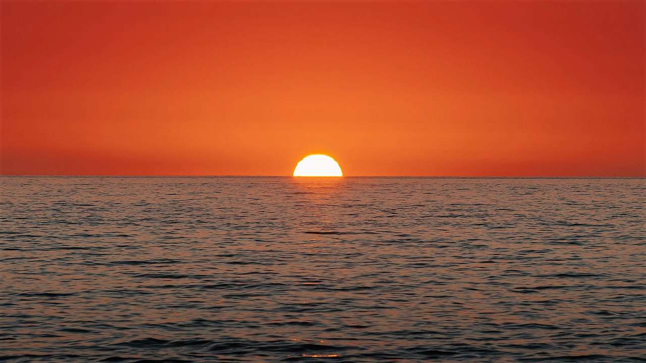 Zachód słońca na wybrzeżu wyspy Lefkada Ionian puzzle online