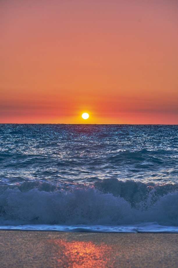 Zachód słońca na wybrzeżu wyspy Lefkada Ionian puzzle online