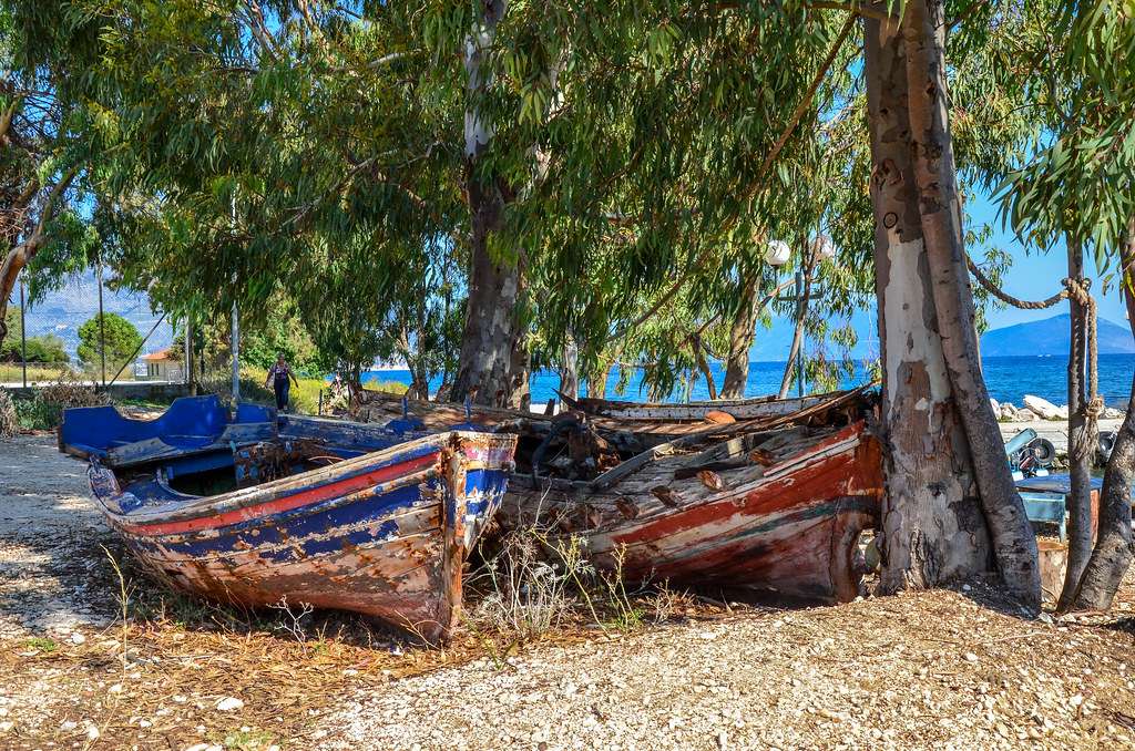 Stare łodzie w Sami na Kefalonia Ionian Island puzzle online