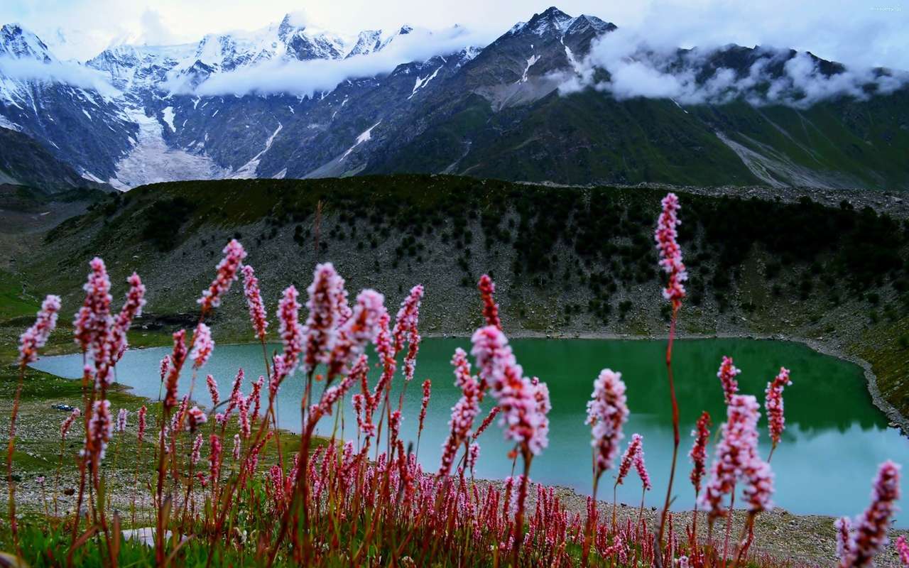 Pakistan- jezioro w górach puzzle online