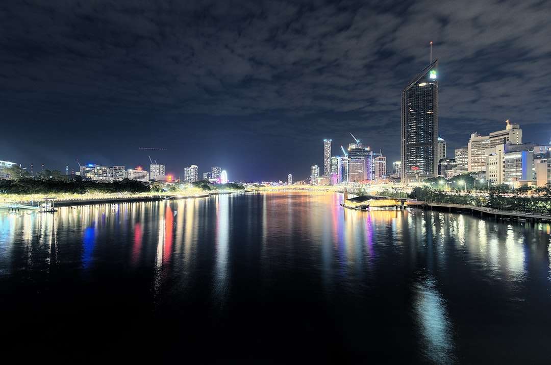 panoramę miasta w czasie nocnym puzzle online