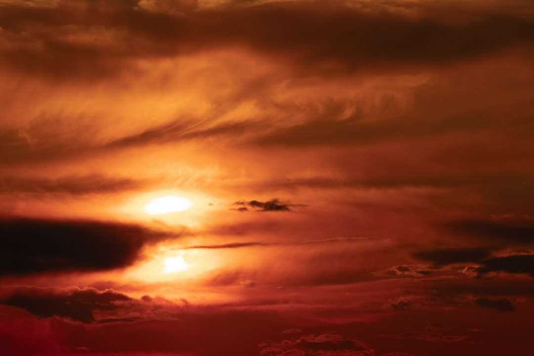 Chmury i niebo podczas zachodu słońca puzzle online