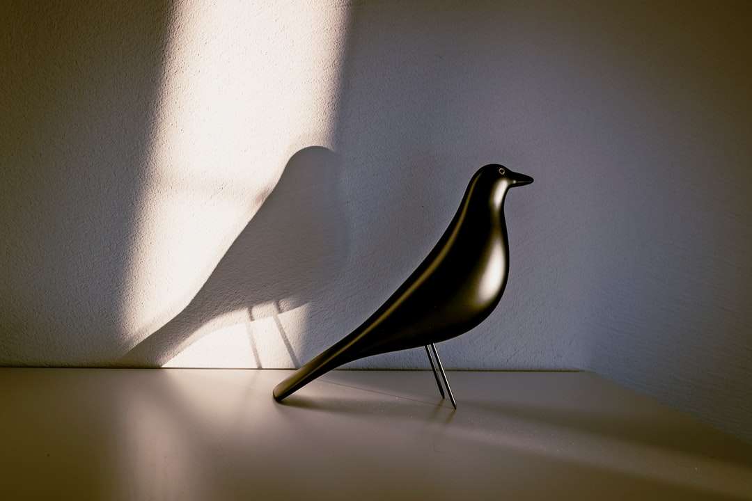 figurka czarno-biała ptaka puzzle online