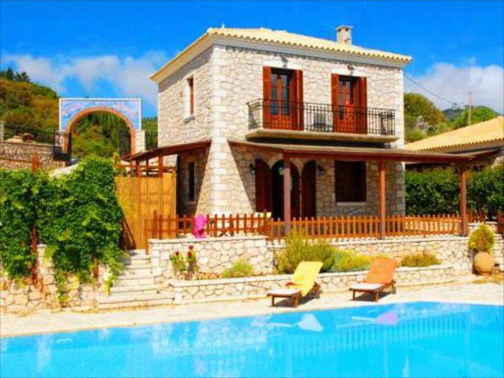 Dom z basenem w Grecji puzzle online