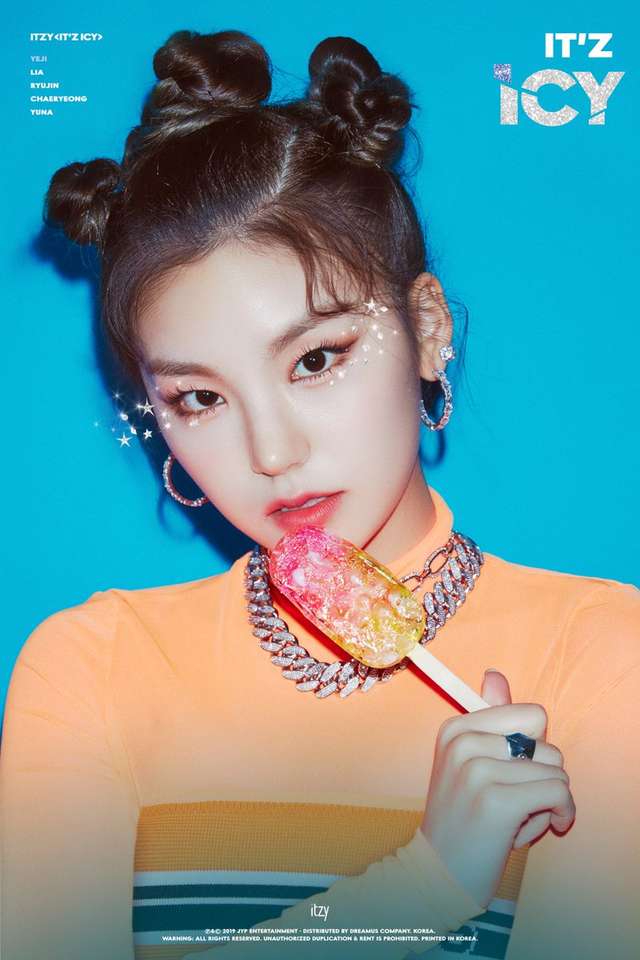 Yeji from ITZY puzzle online