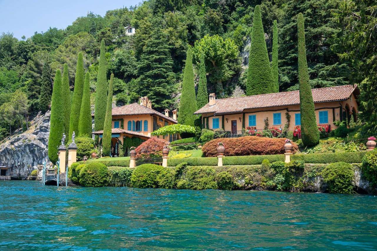 Dom nad jeziorem Como - Włochy puzzle online