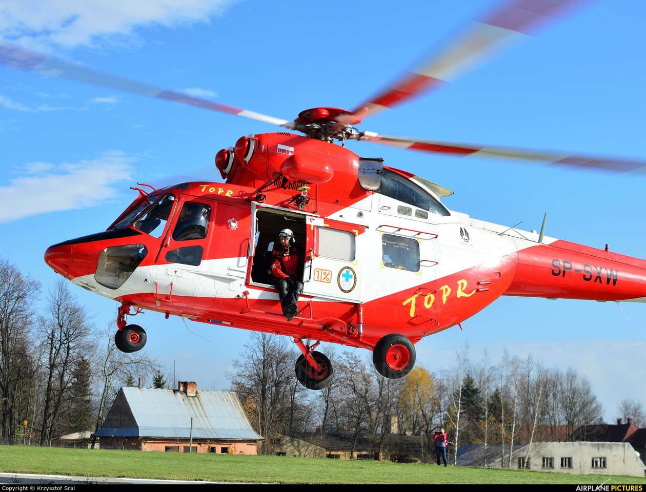 Helikopter ratowniczy w górach puzzle online