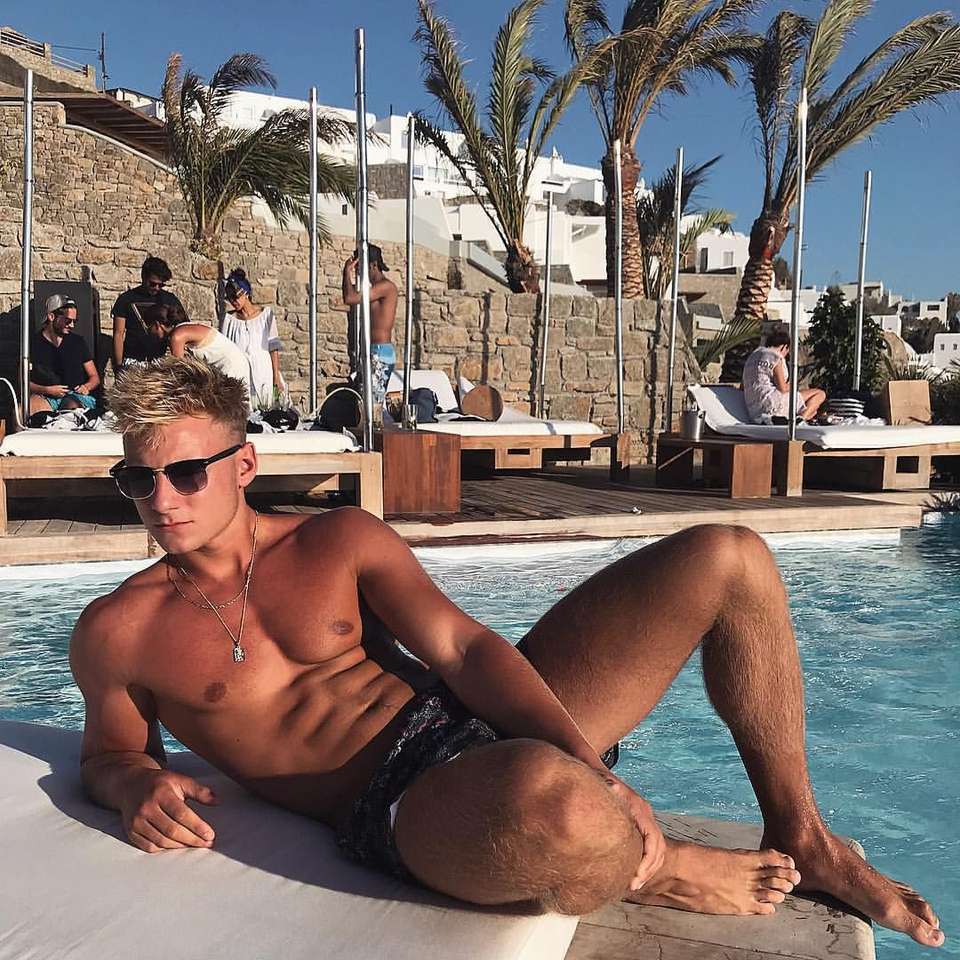 Matthew f poolside. puzzle online