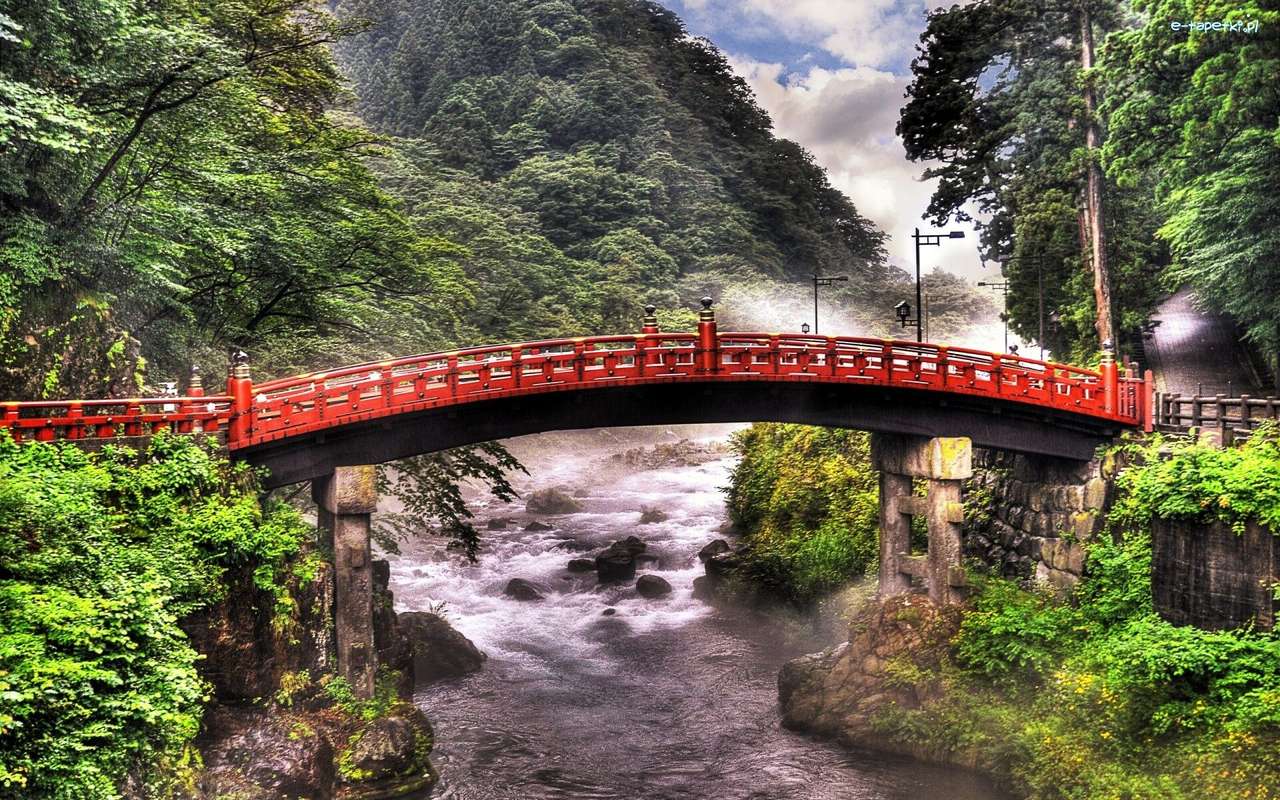 Most nad rzeką w lesie puzzle online