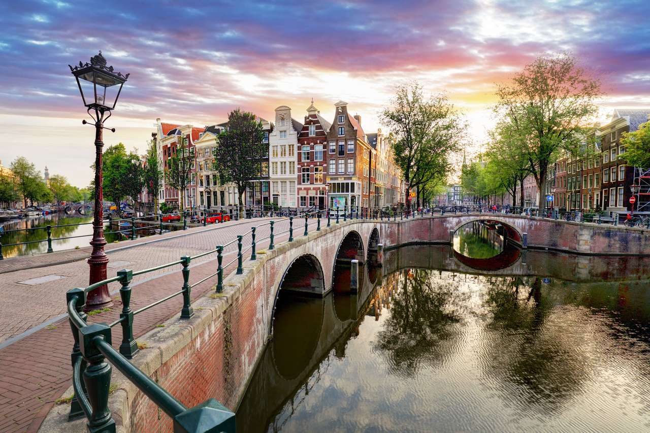 Most nad kanałem w Amsterdamie puzzle online