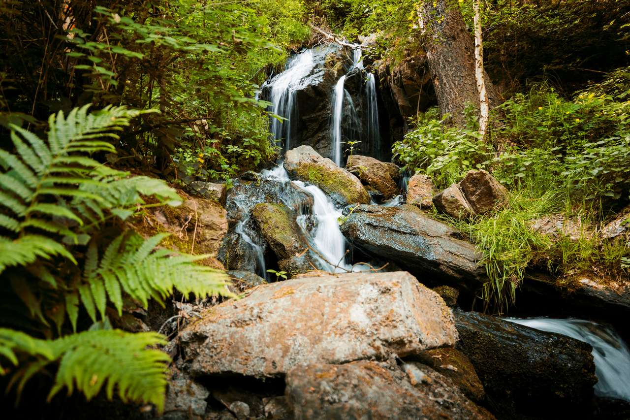 Wodospady w lesie puzzle online