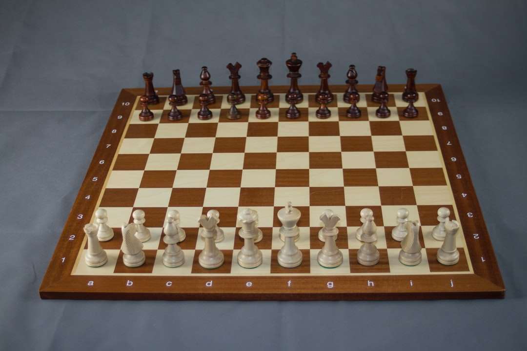 Szachy na szachownicy puzzle online