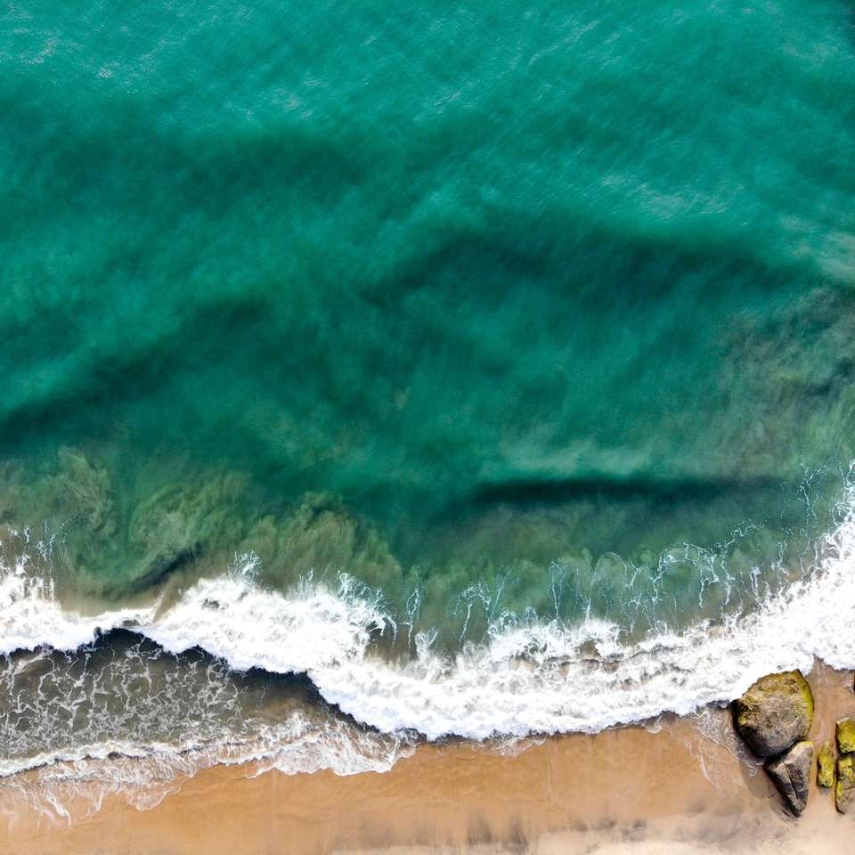 Widok z lotu ptaka plaży w ciągu dnia puzzle online