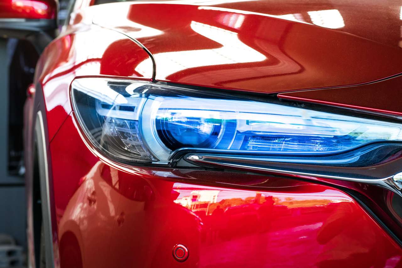 Czerwony reflektor samochodu. puzzle online
