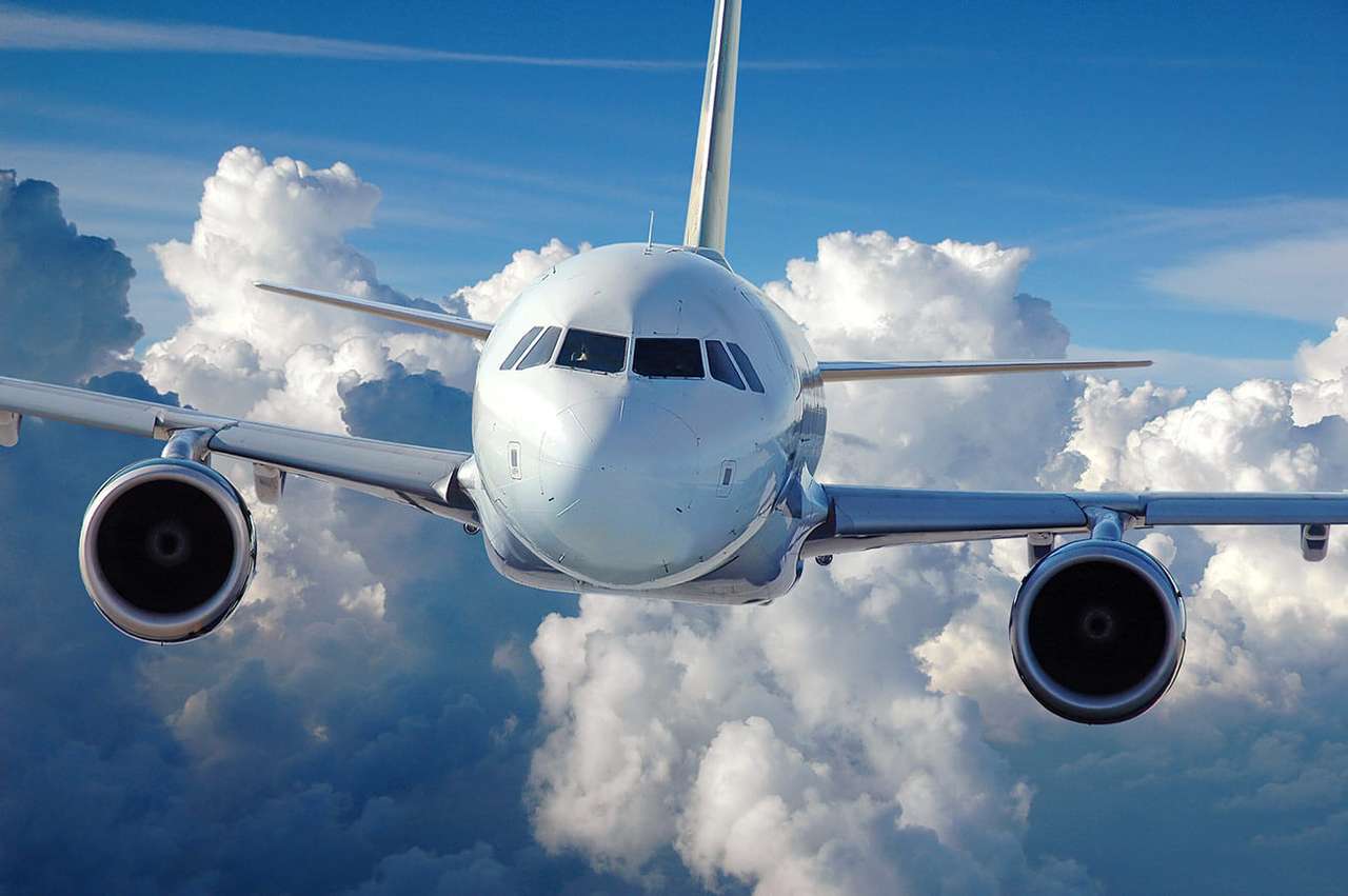 Samolot w chmurach puzzle online