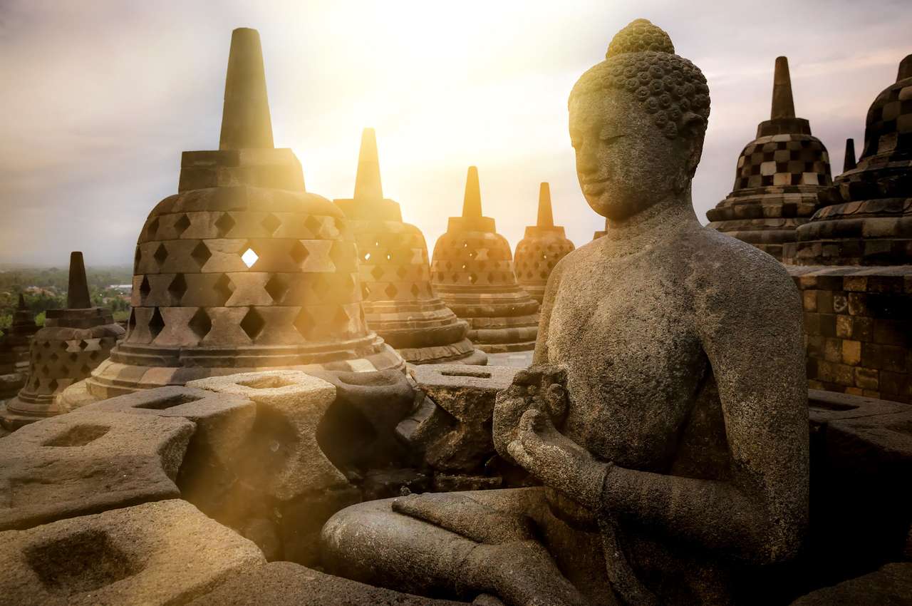 Statua Buddy w Indonezji puzzle online