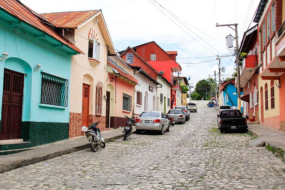 Kolorowe domy- Gwatemala, Ameryka Północna puzzle online