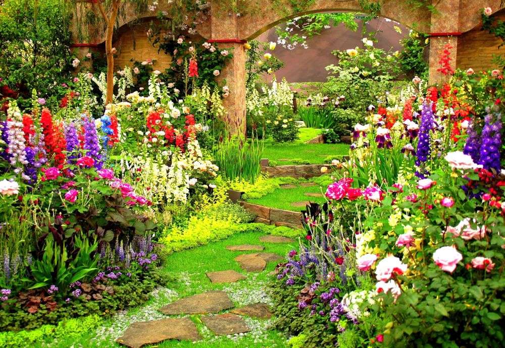 Kwiaty w ogrodzie puzzle online