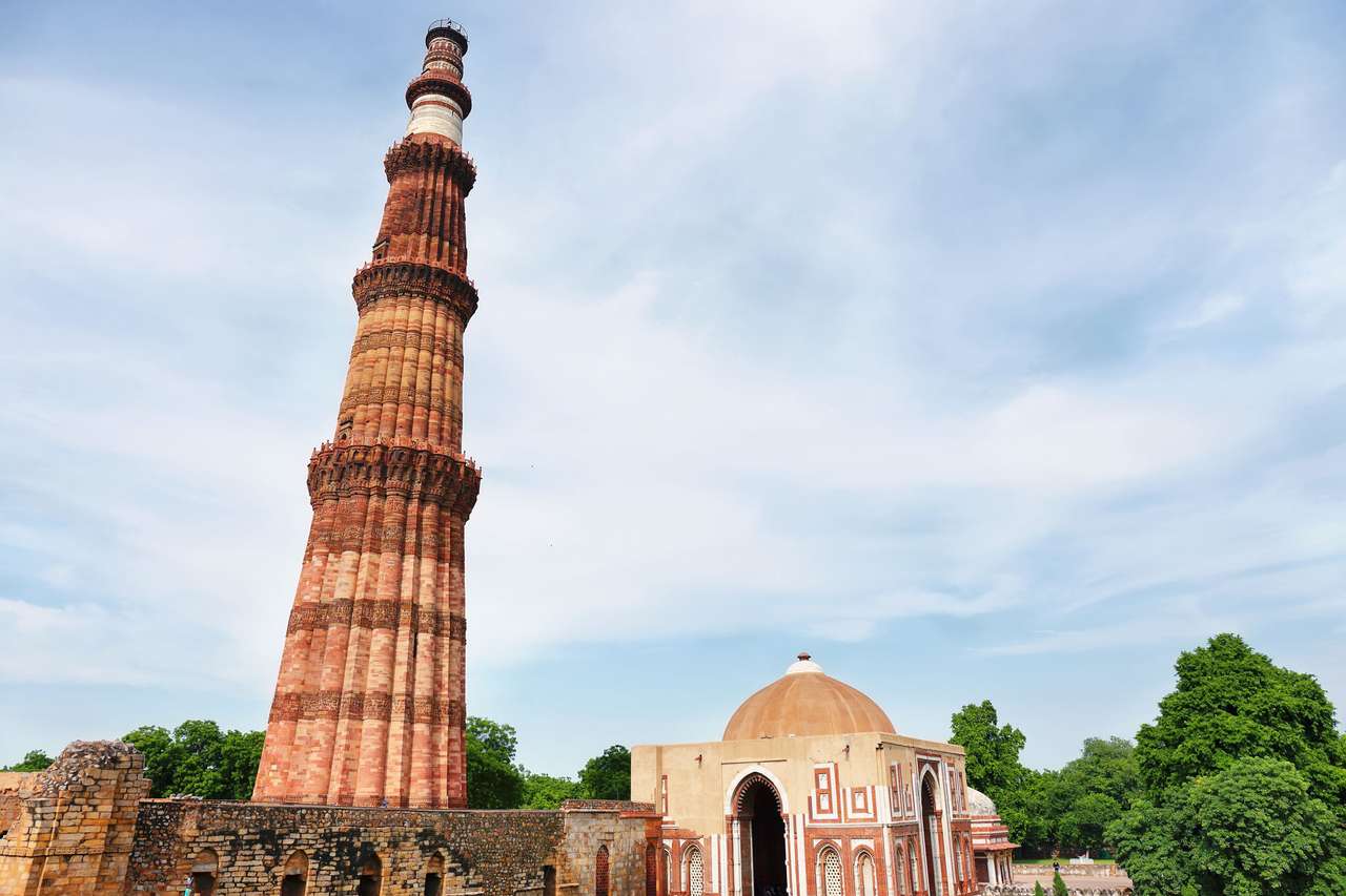 Qutub Minar Tower w New Delhi puzzle online