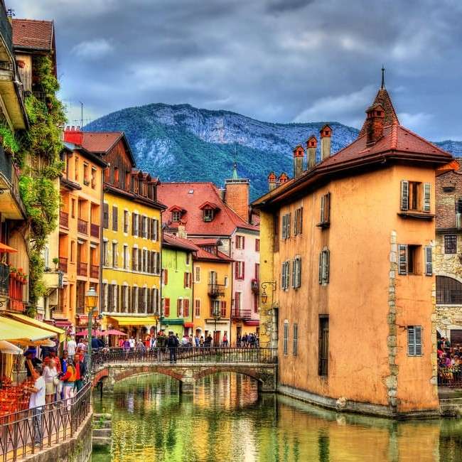 Miasto nad kanałem we Francji puzzle online