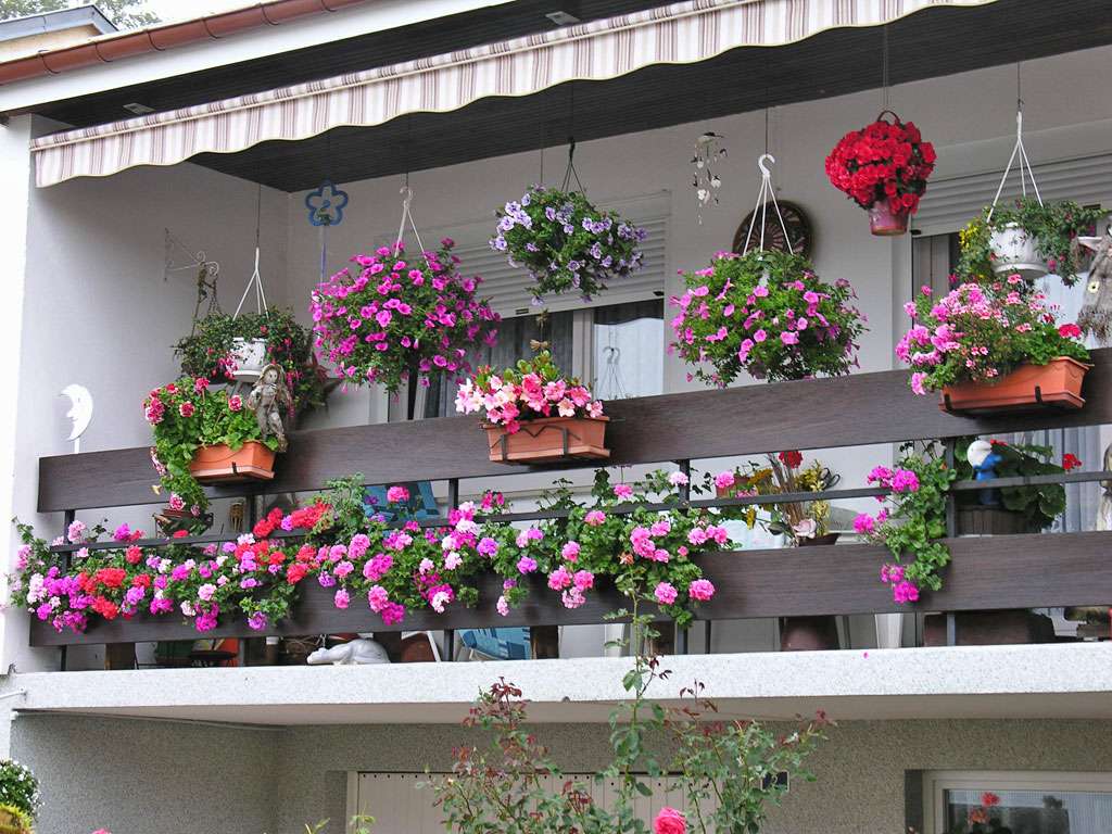 Balkon w kwiatach puzzle online