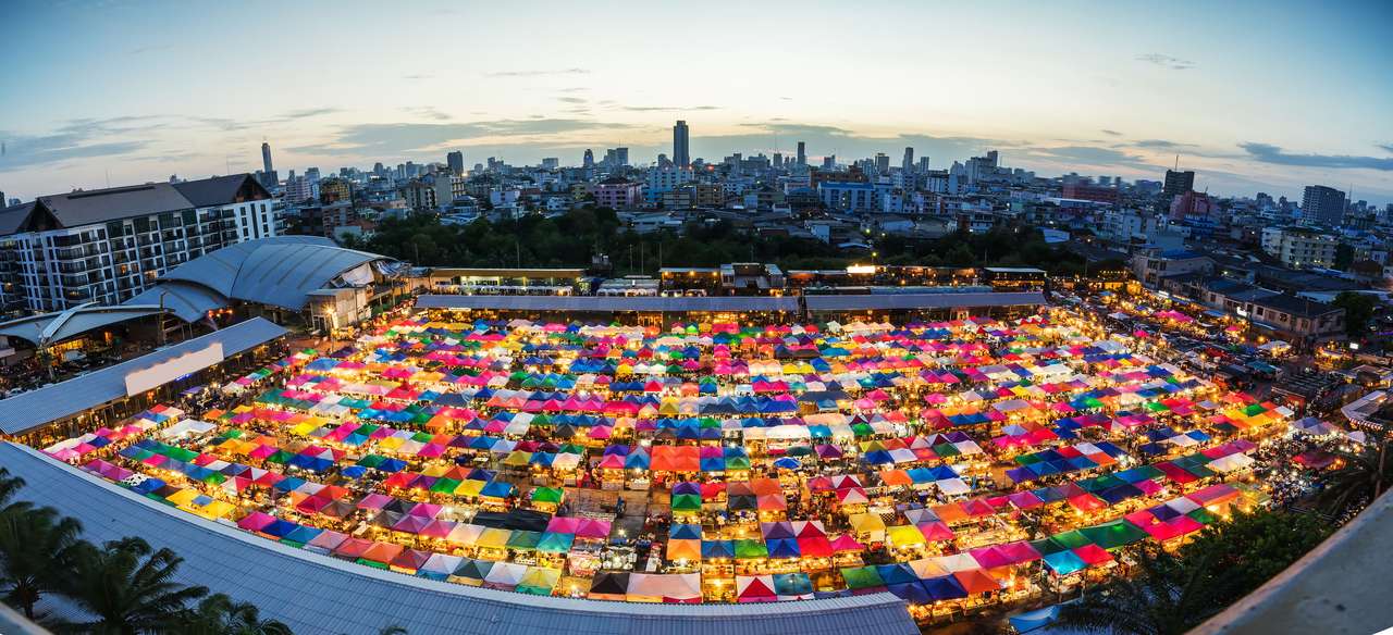 Nocny targ w Bangkoku puzzle online