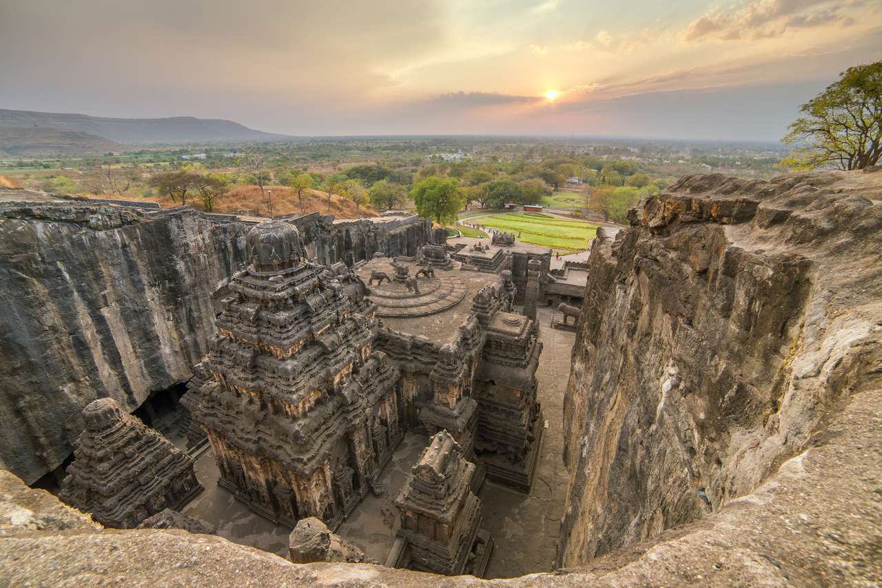 Świątynia Kailas w jaskiniach Ellora puzzle online