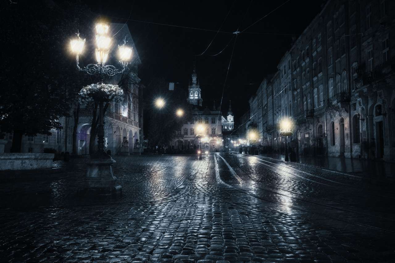 Старый европейский город ночью пазл