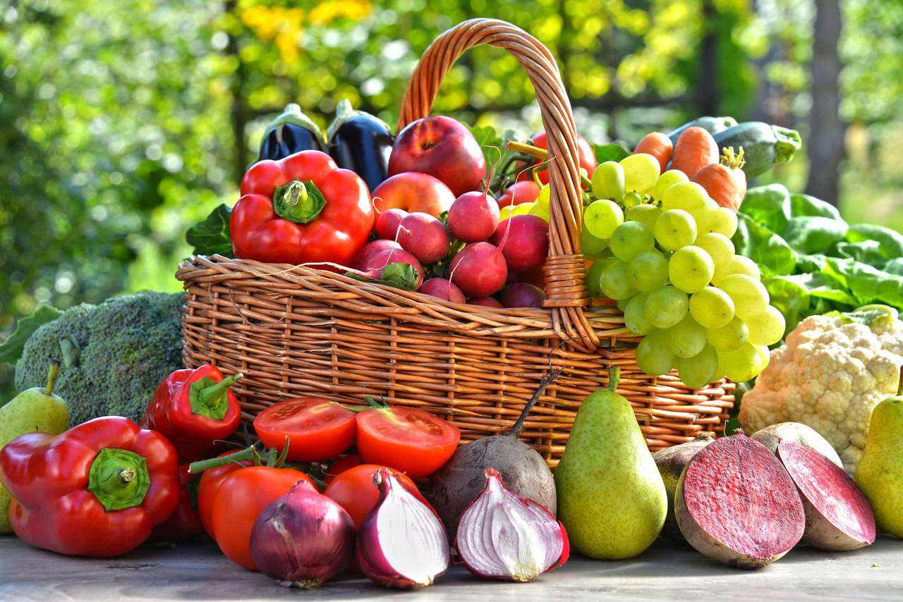Świeże organiczne warzywa i owoce puzzle online