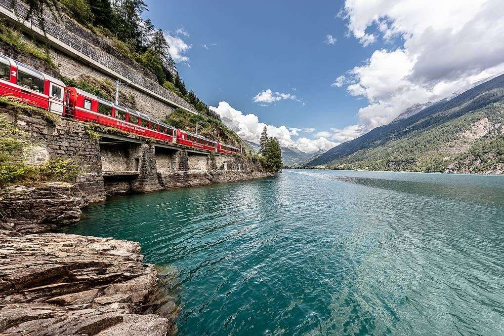 Pociągiem przez Szwajcarię. puzzle online