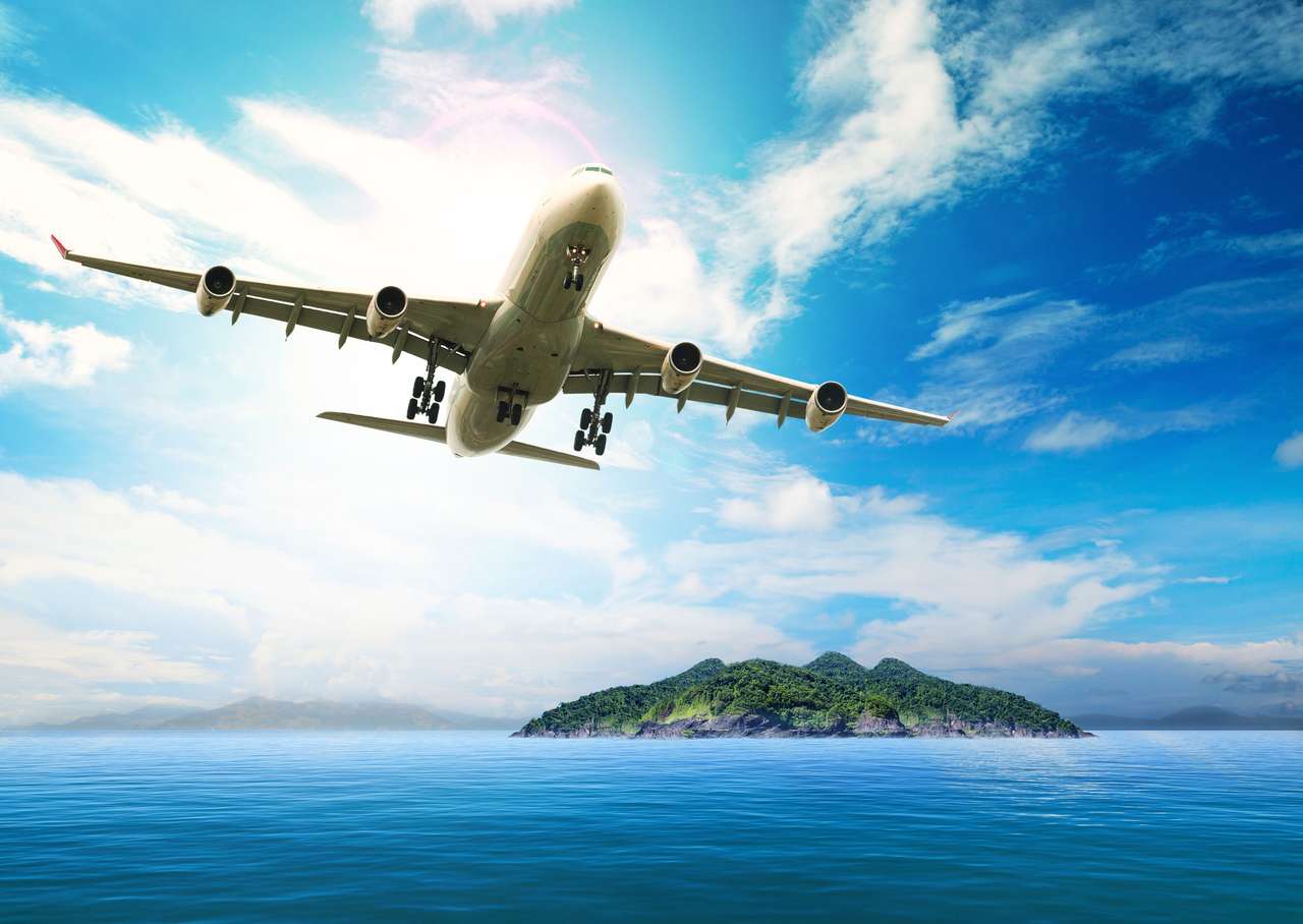Samolot pasażerski nad piękną wyspą puzzle online