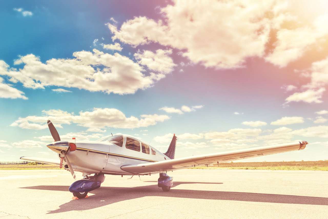 Parking samolotu śmigła na lotnisku puzzle online