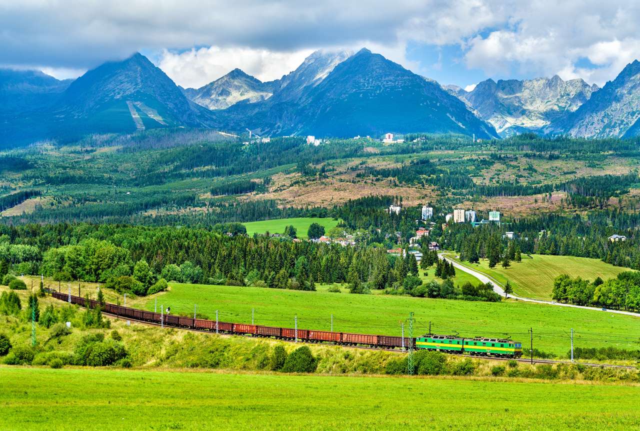 Pociąg towarowy w wysokich Tatrach puzzle online