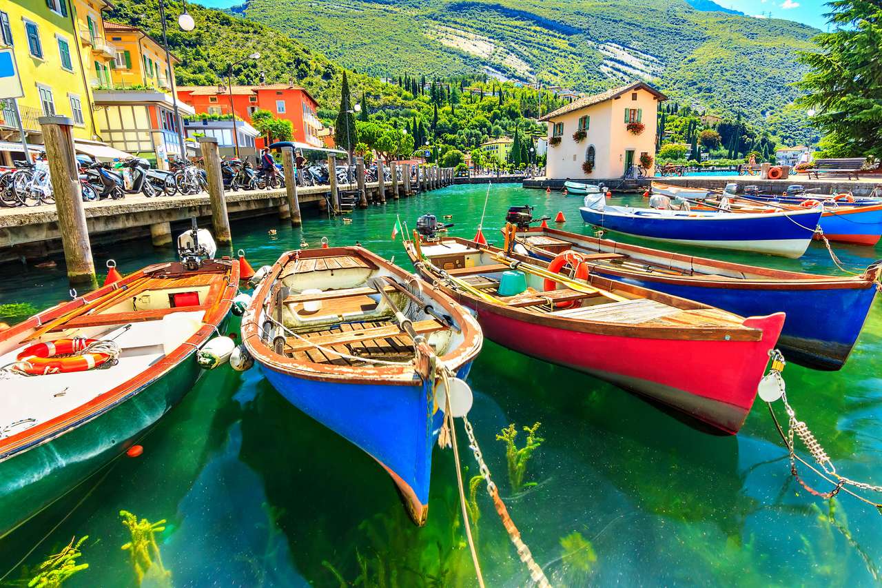 Drewniane łodzie, Jezioro Garda, Torbole, Włochy puzzle online