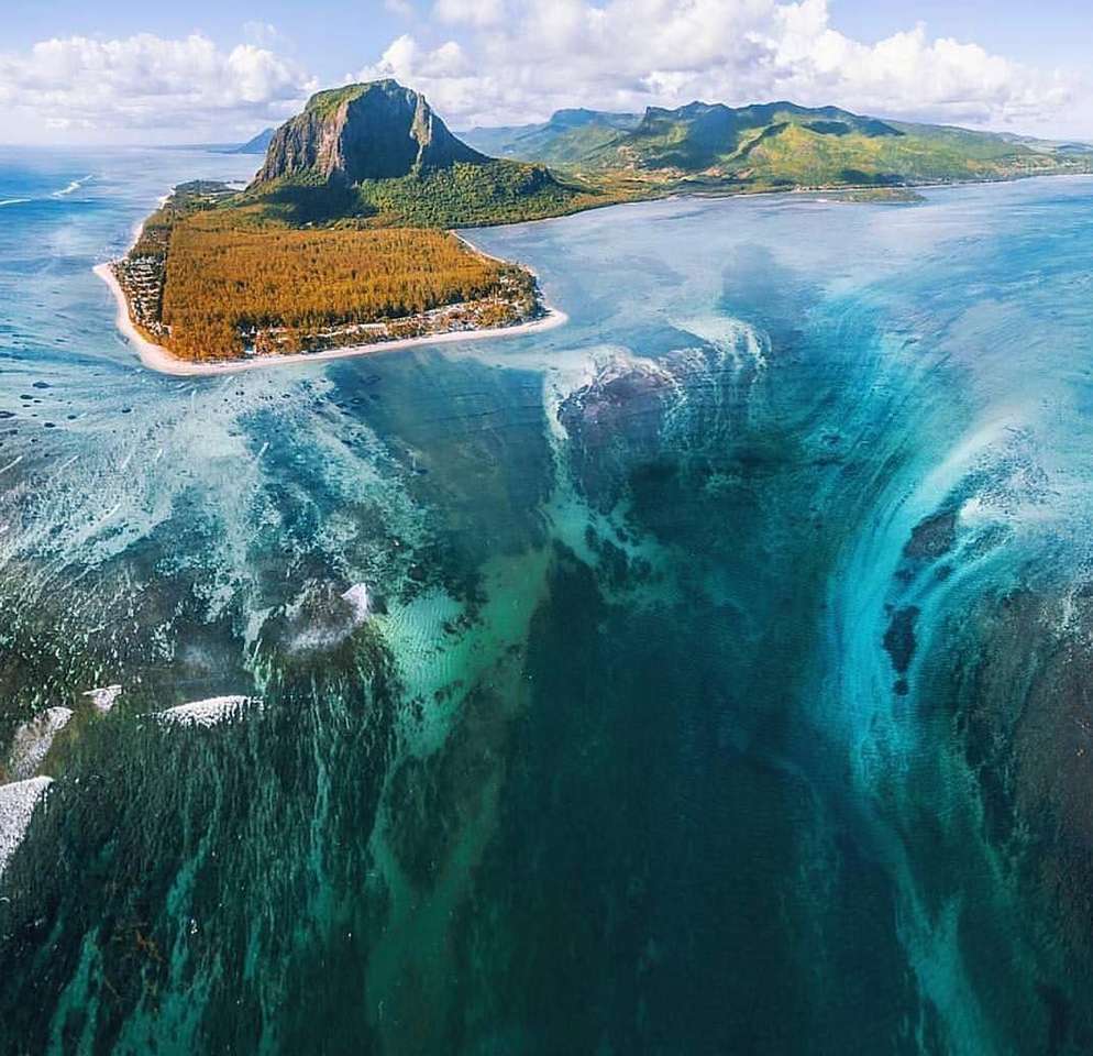 Podwodny wodospad na wybrzeżu wyspy Mauritius puzzle online
