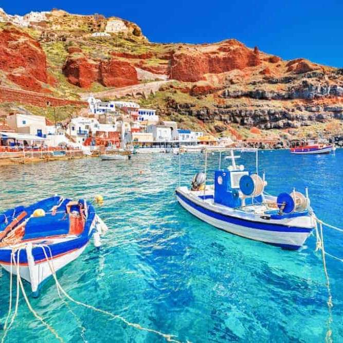 Łodzie rybackie na Greckiej wyspie puzzle online