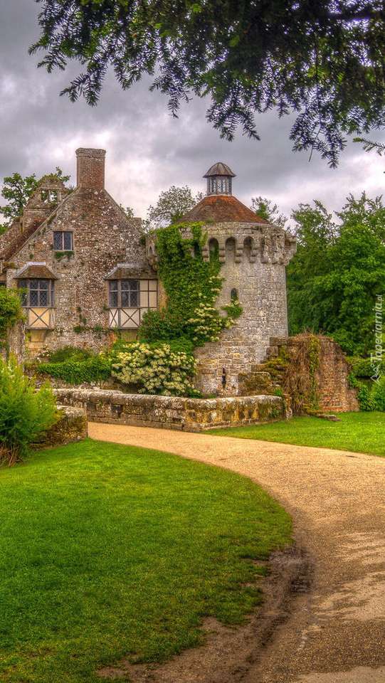 Budowla w Hrabstwie Kent w  Anglii puzzle online
