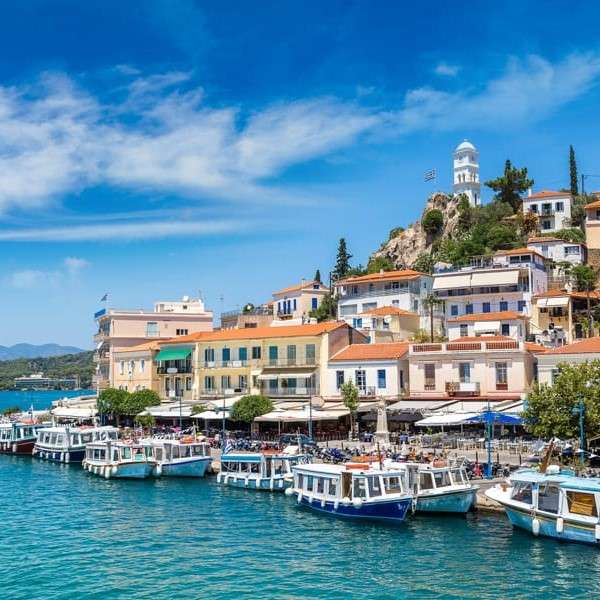 Statki turystyczne w zatoce Greckiej puzzle online