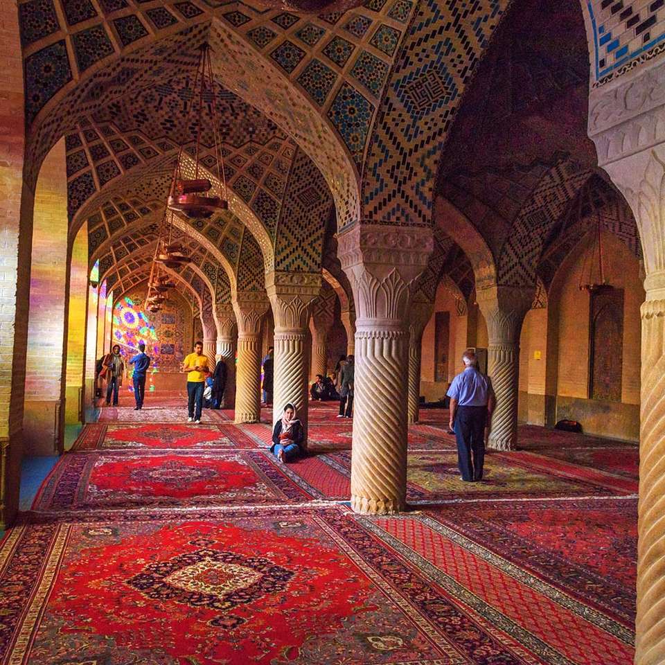 Różowy meczet w Iranie puzzle online